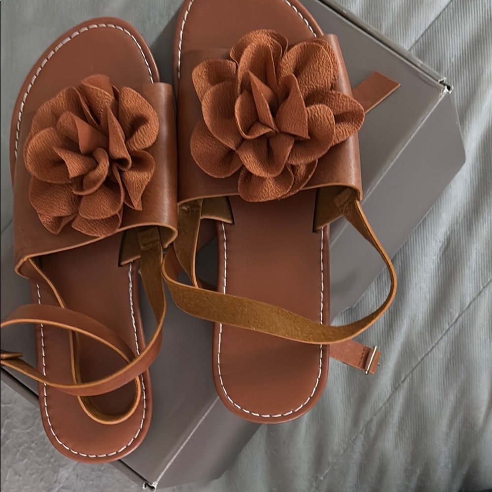 Jones Wear Tan Floral Women's Sandals